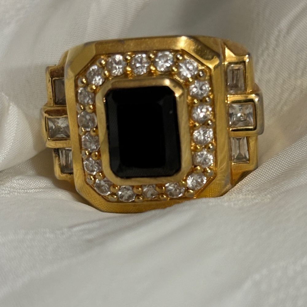NWOT -MENS RING -size 9